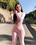 SUPER PAWG JANA CULOVIC stretching out leggins