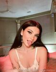 Carlycakesxo OF Photos