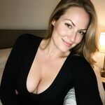 Hanna Lux – Hotel, Beach & Lingerie Selfies